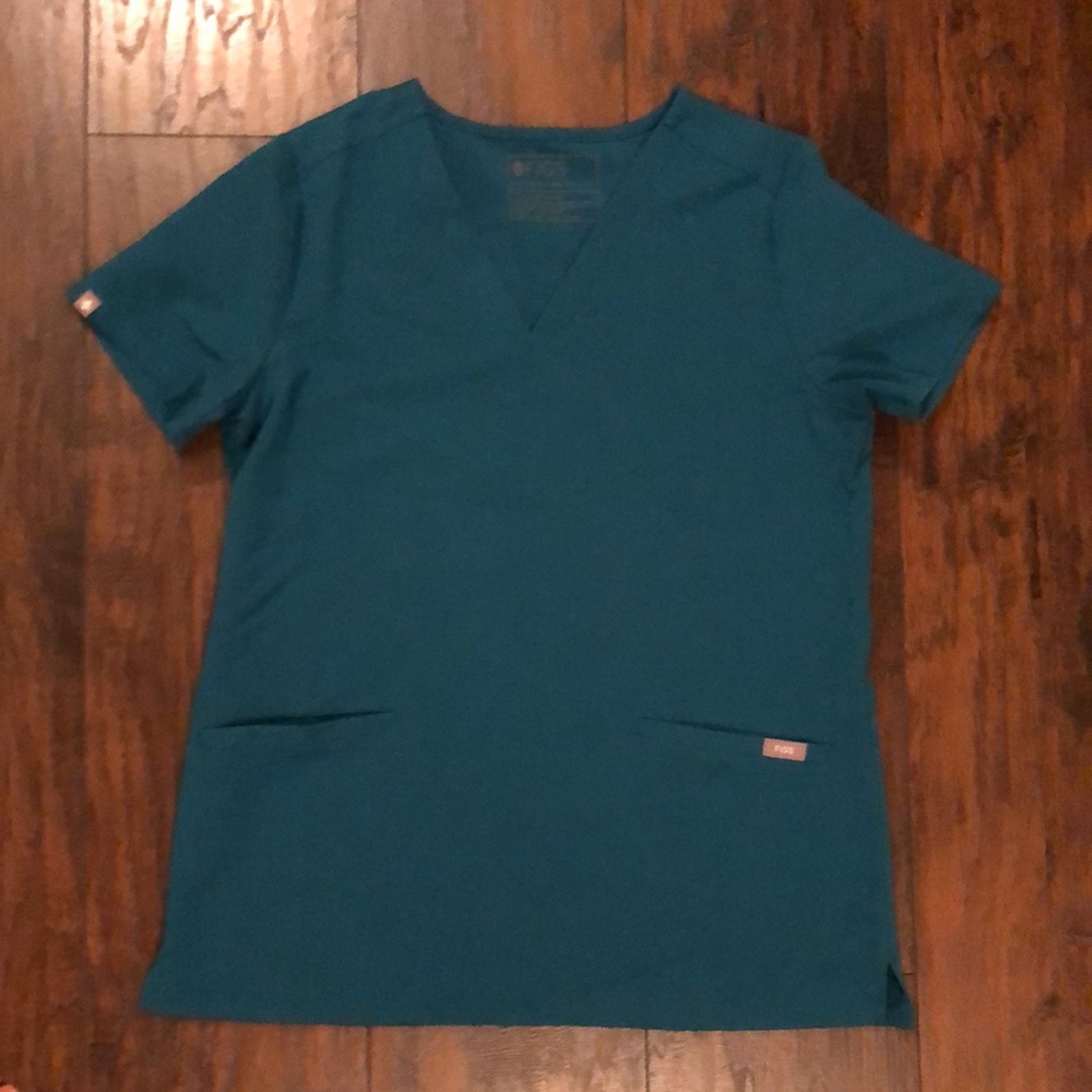 FIGS Women’s Scrub Top